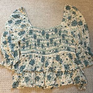 American Eagle flattering floral blouse
